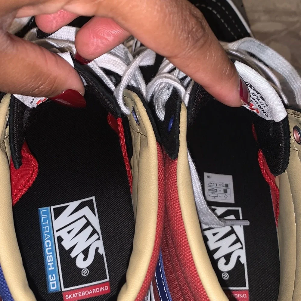 Vans - Picture 5 of 6